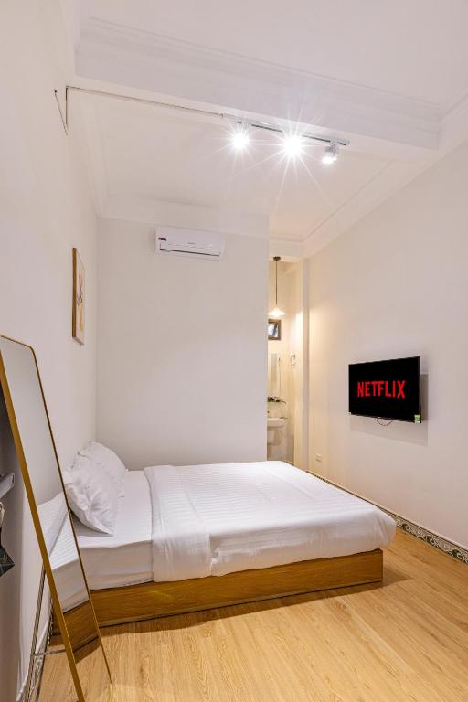 Quiet Room In Old Quarter with Netflix and Free Laundry 3rdFloor – Hanoi